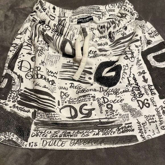 dolce & gabbana graffiti mini skirt. cream & black. size medium 8/10